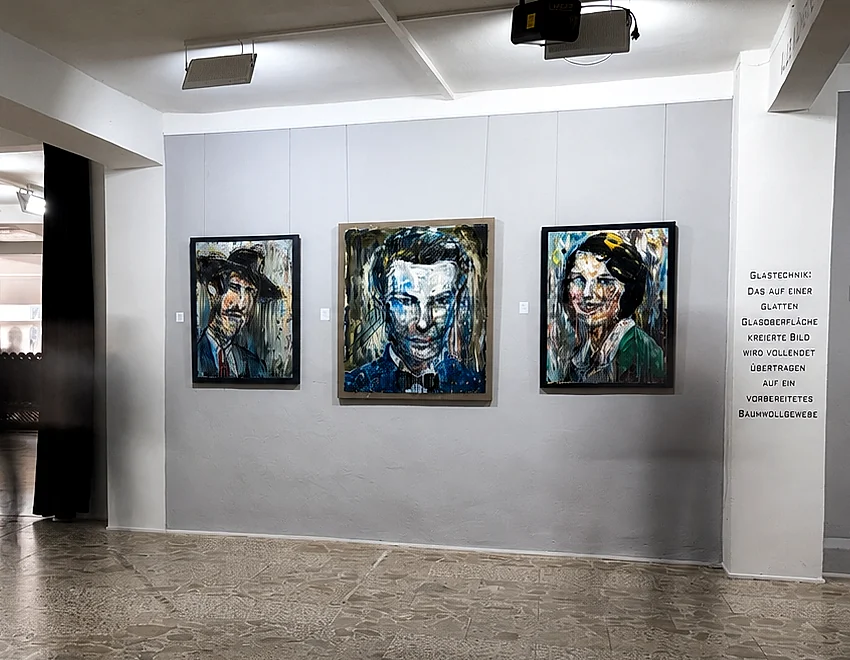 Verfremdete Köpfe von Marco Kanthack in der Galerie Kant-ART, mit Erläuterung der Glastechnik