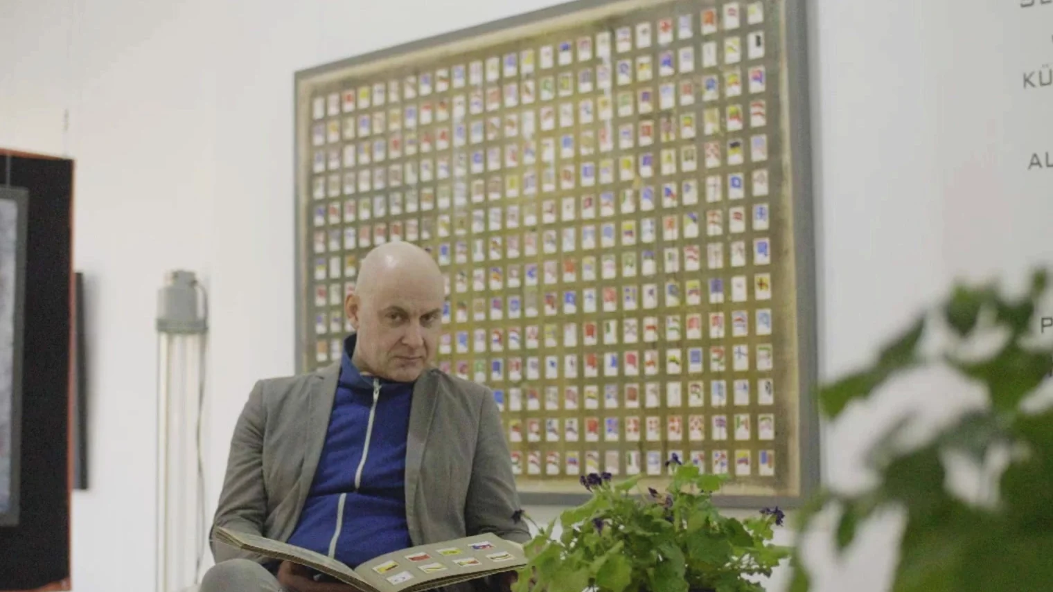 Marco in seiner Galerie Kant-ART in Waren an der Müritz